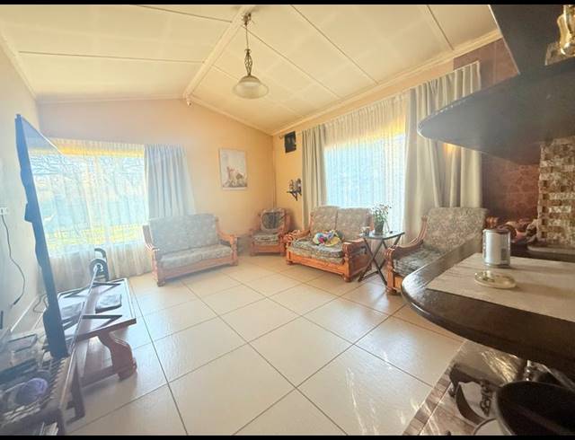 3 BEDROOM HOUSE FOR SALE IN VANDERBIJLPARK CE 2